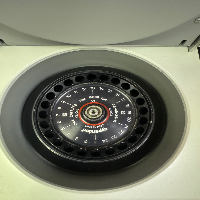 Eppendorf 5424 Centrifuge image 1